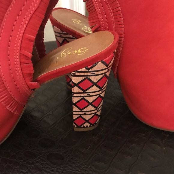 Shoes - Picture 4 of 6